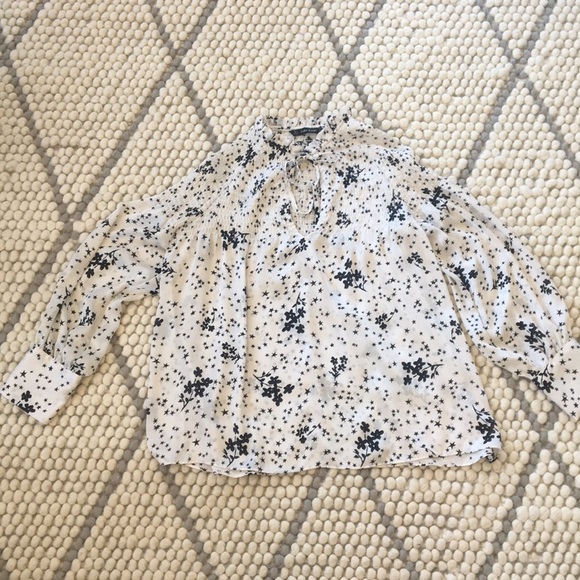 Zara Tops - Zara starry floral blouse